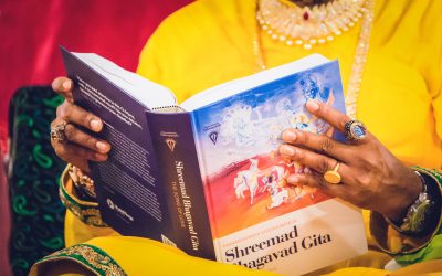 PREČO BY STE MALI ČÍTAŤ BHAGAVAD GÍTU: ODPOVEDE NA ŽIVOTNÉ PROBLÉMY