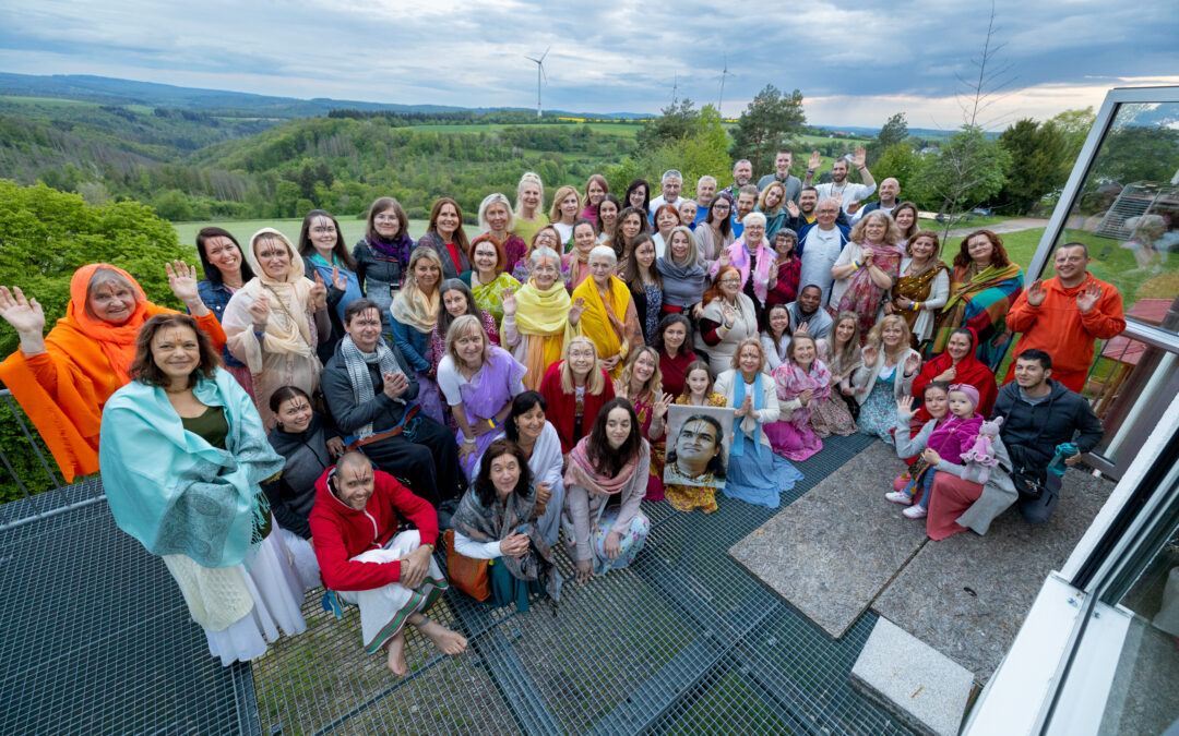 DUCHOVNÁ PÚŤ DO ÁŠRAMU A MOJA TÚŽBA STAŤ SA ODDANOU