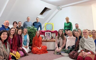 KRYŠTALIZÁCIA BHAKTI SO SVÁMINÍ TRIAMBHAKESHWARI